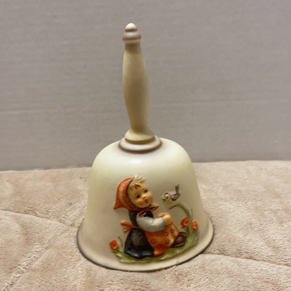 Hummel 1981 “In Tune” Annual Bell